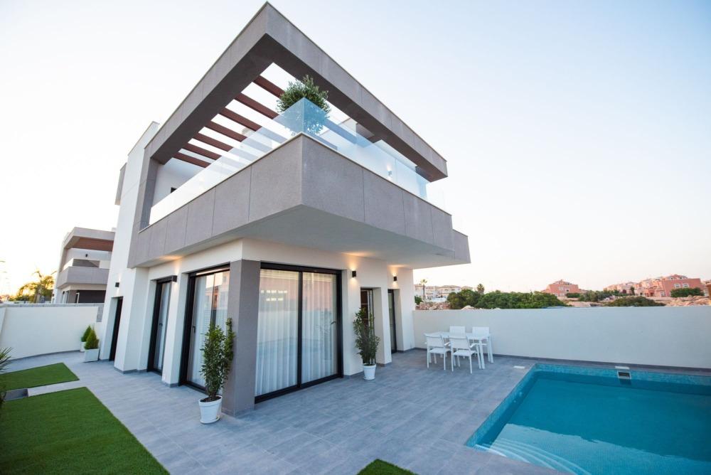 Modern two-story villas in Los Montesinos