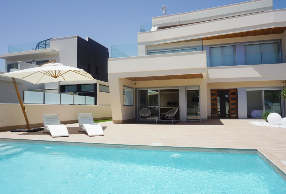 Schitterende luxe villa in Campoamor met zeezicht, en het strand op minder dan 500 m