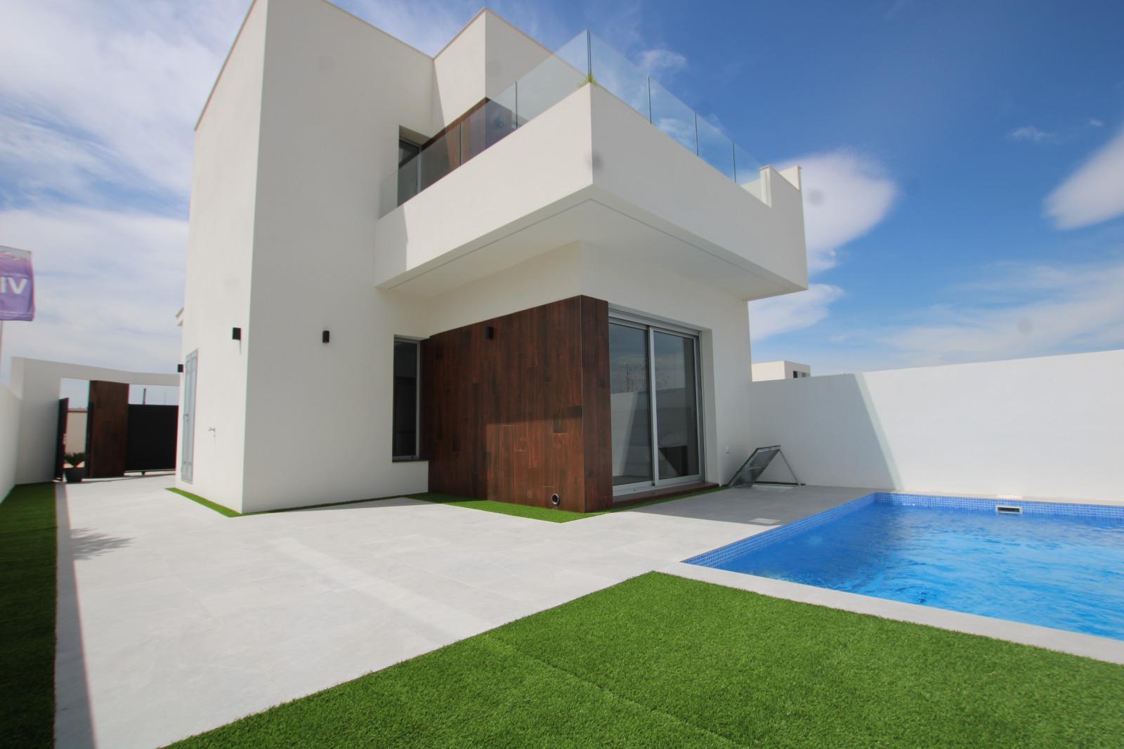 Detached villas with private pool in San Fulgencio, Alicante