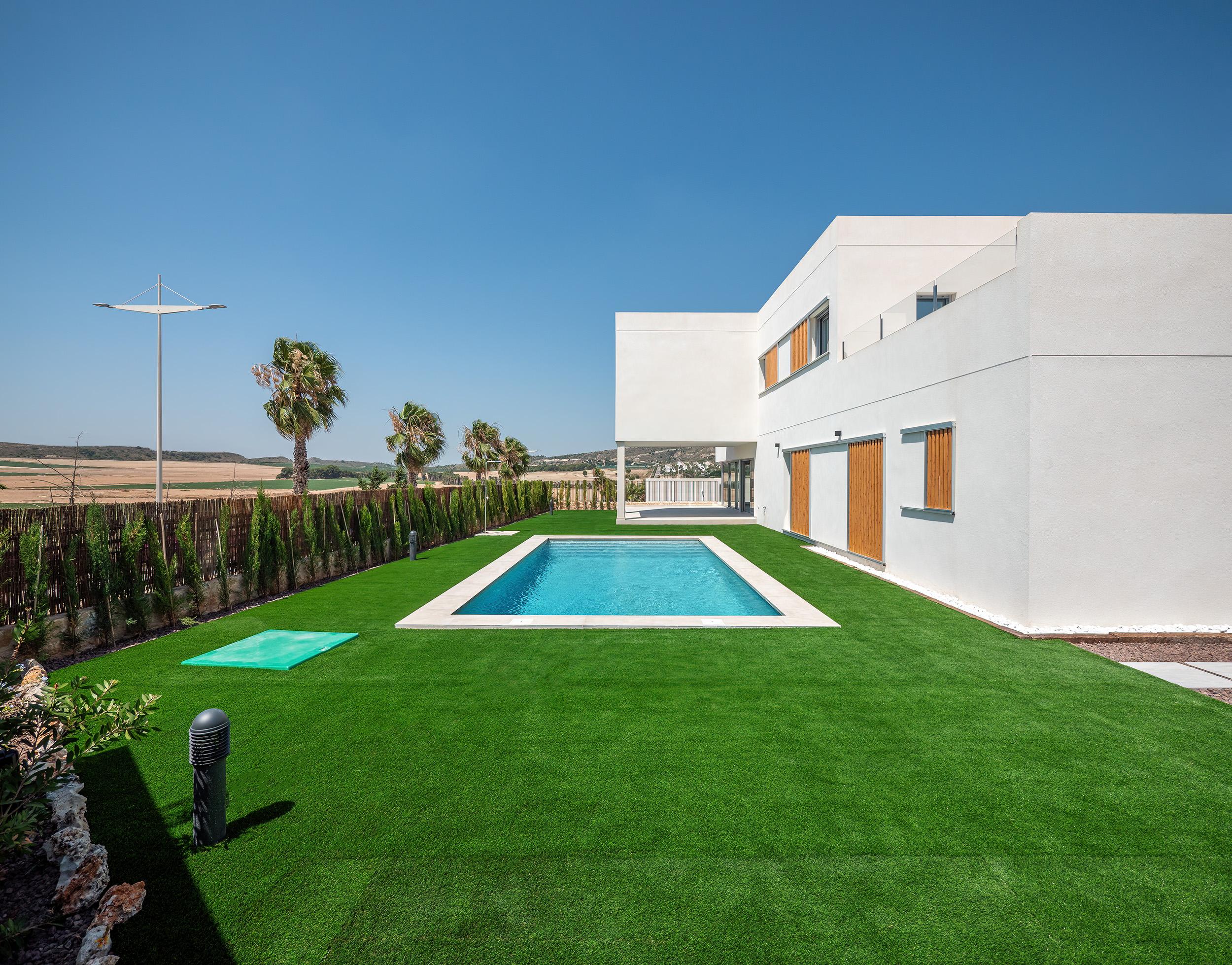 Maravillosas villas independientes distribuidas en dos plantas en La finca Golf, Algorfa.