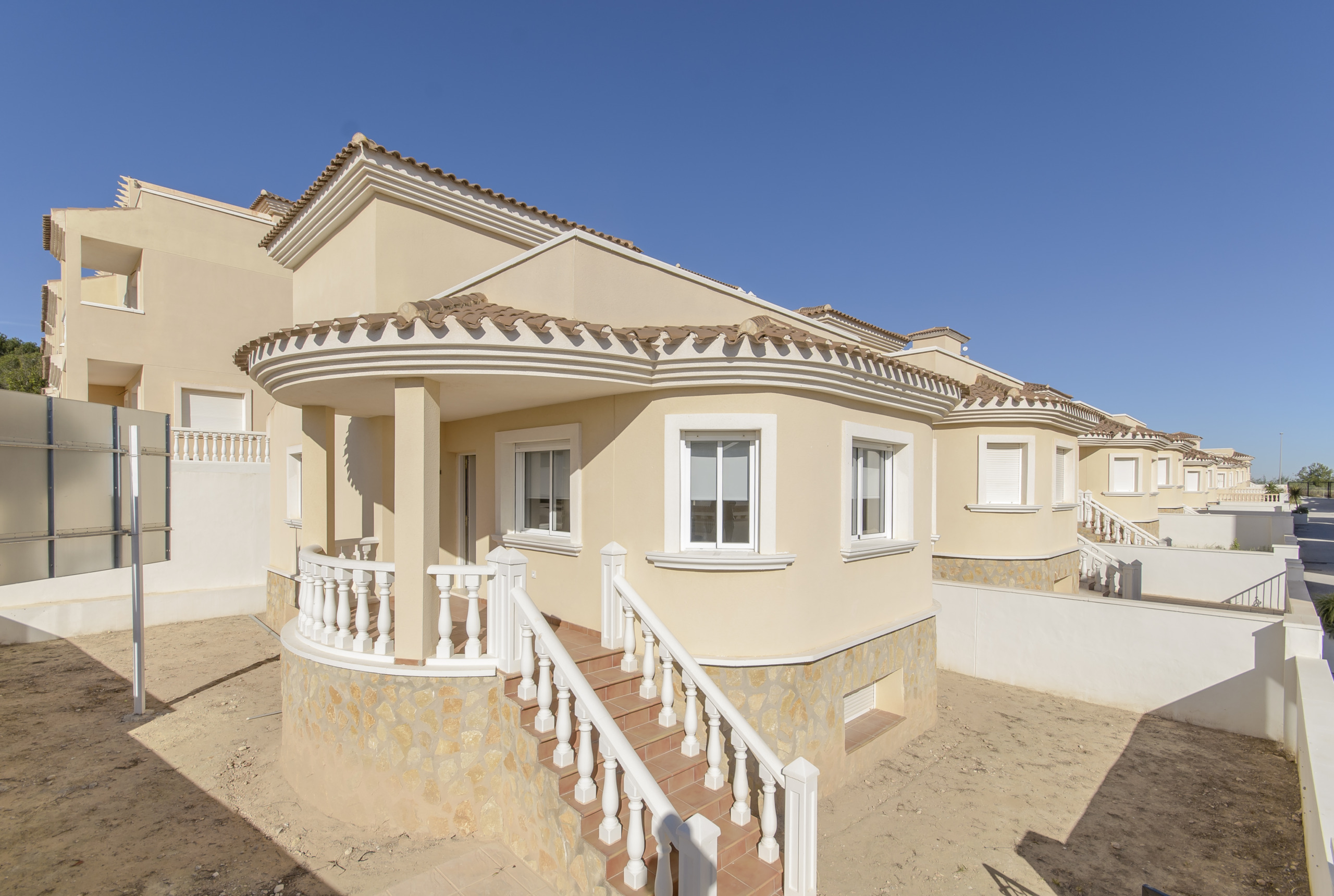 Vrijstaande villa in spectaculaire woonwijk in San Miguel de Salinas