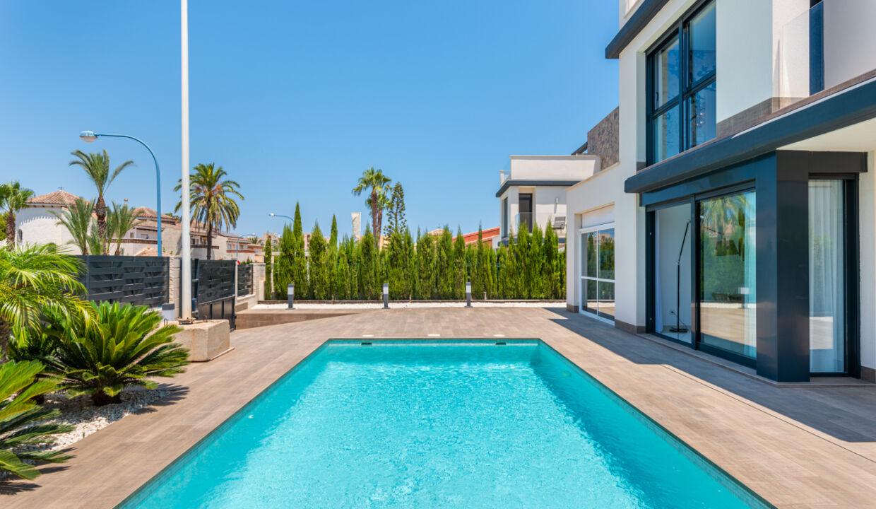 125401-Vrijstaande woningen op slechts een paar stappen van zee in La Manga del Mar Menor