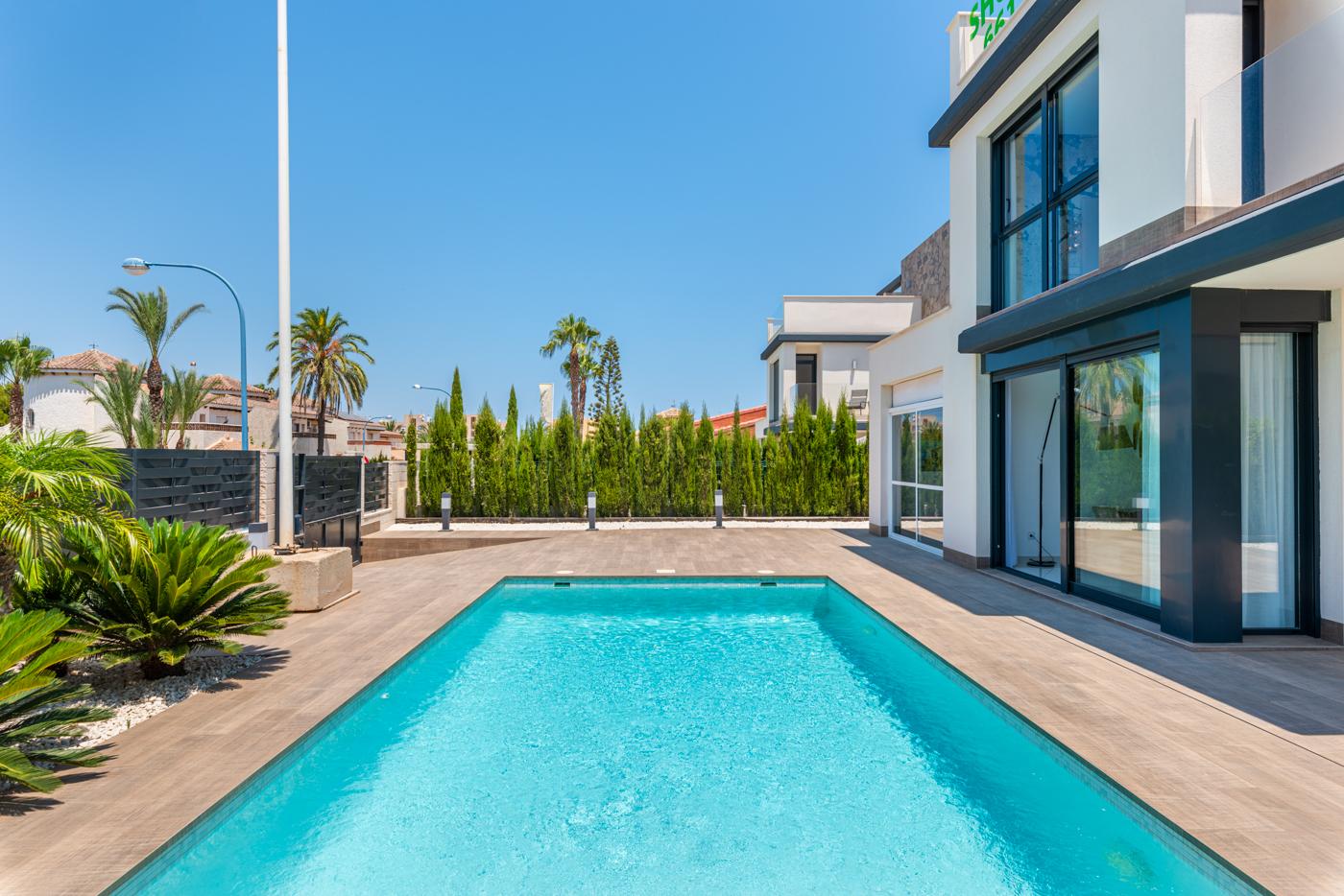 125401-Vrijstaande woningen op slechts een paar stappen van zee in La Manga del Mar Menor