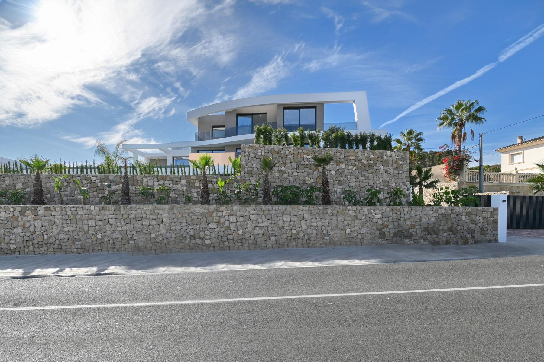 Exclusive luxury villa just steps from the sea in Moraira - thumbnail 15