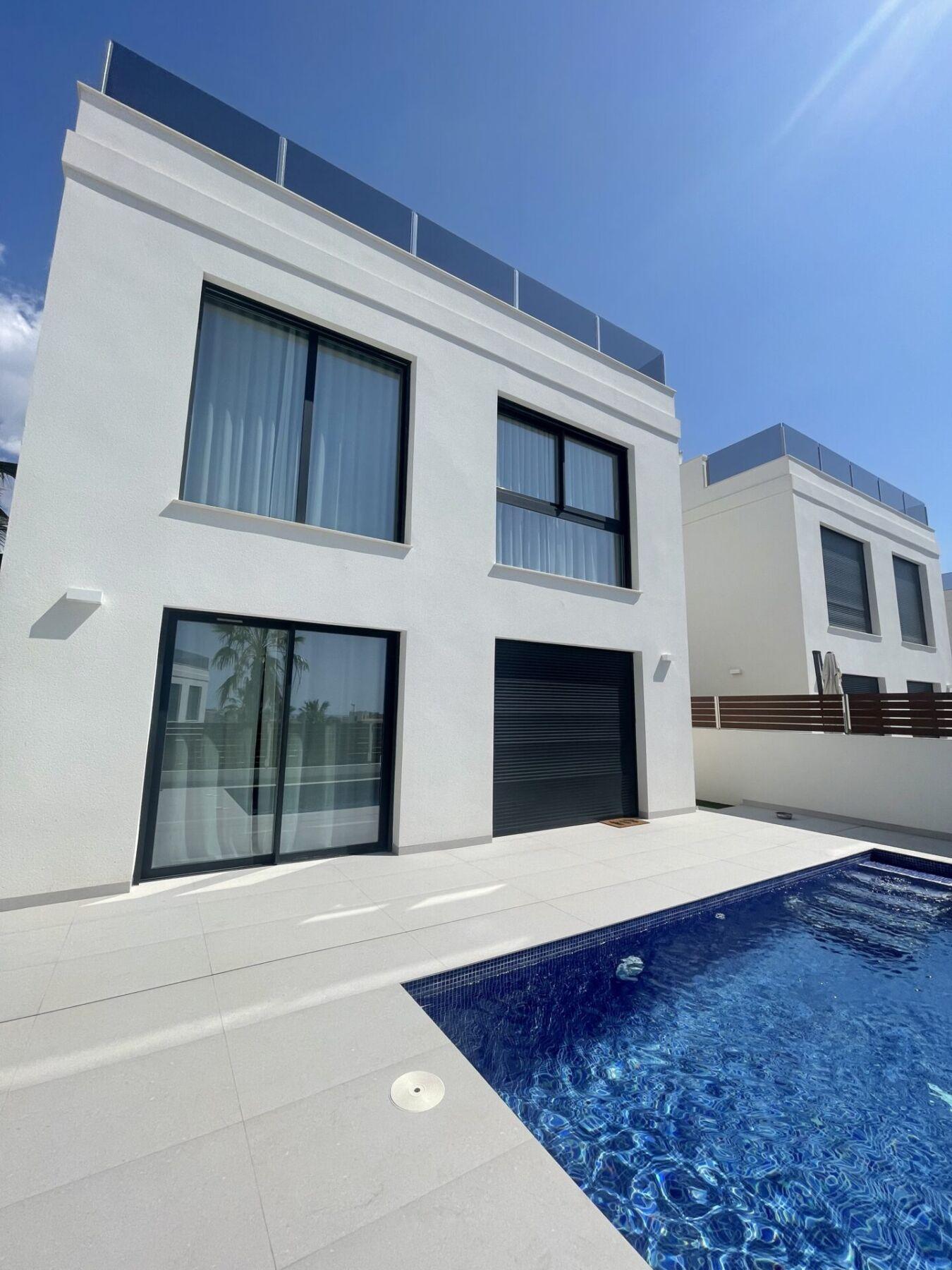 143383-Vrijstaande villa met zeezicht in Villajoyosa