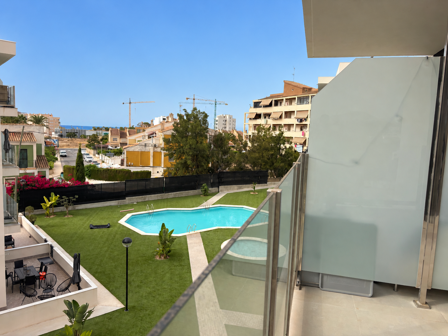 Bright apartment with sea views in Villajoyosa - thumbnail 2