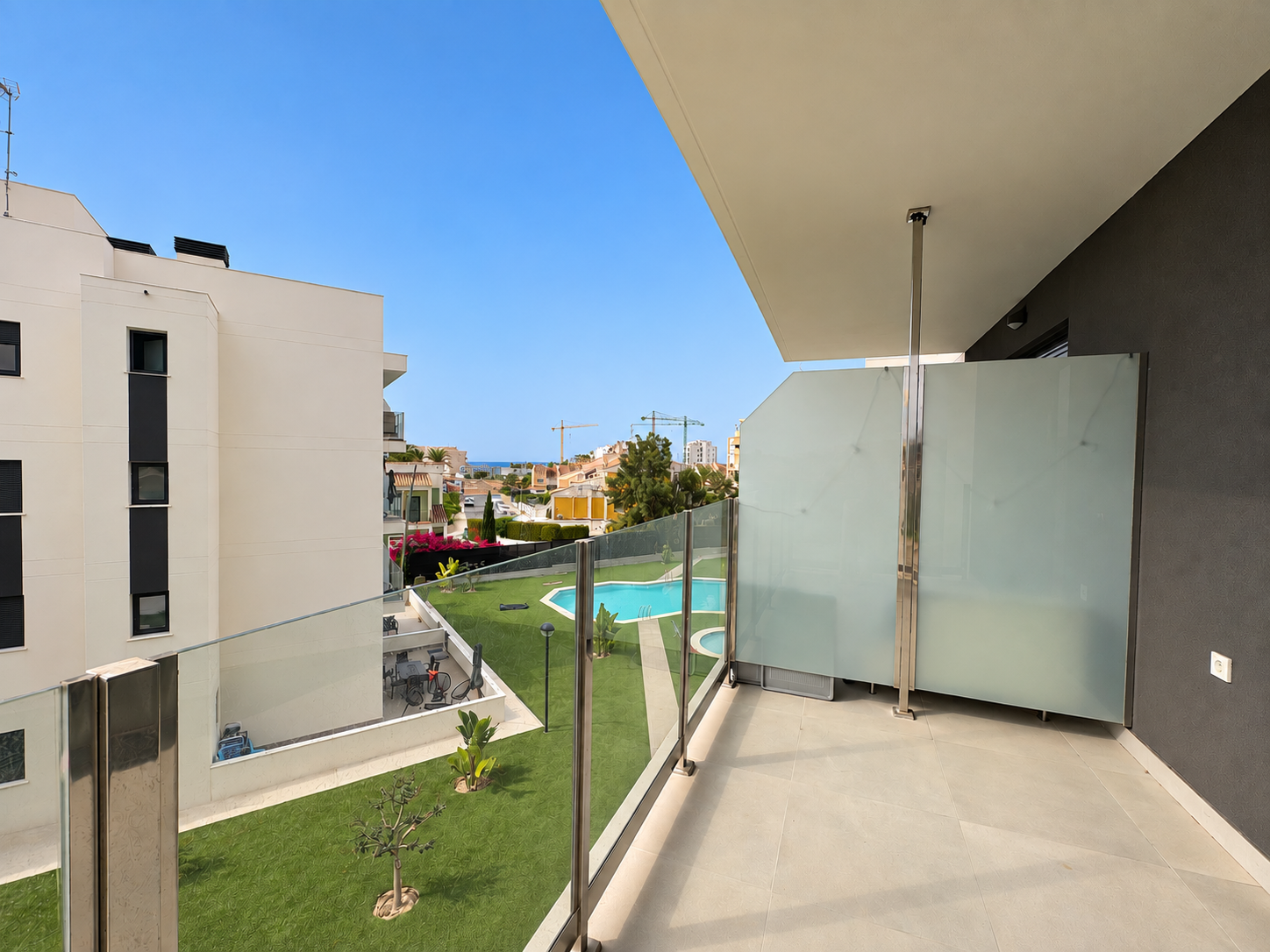 Bright apartment with sea views in Villajoyosa - thumbnail 5